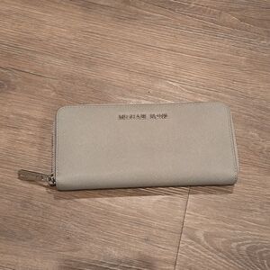 Michael kors saffiano leather wallet